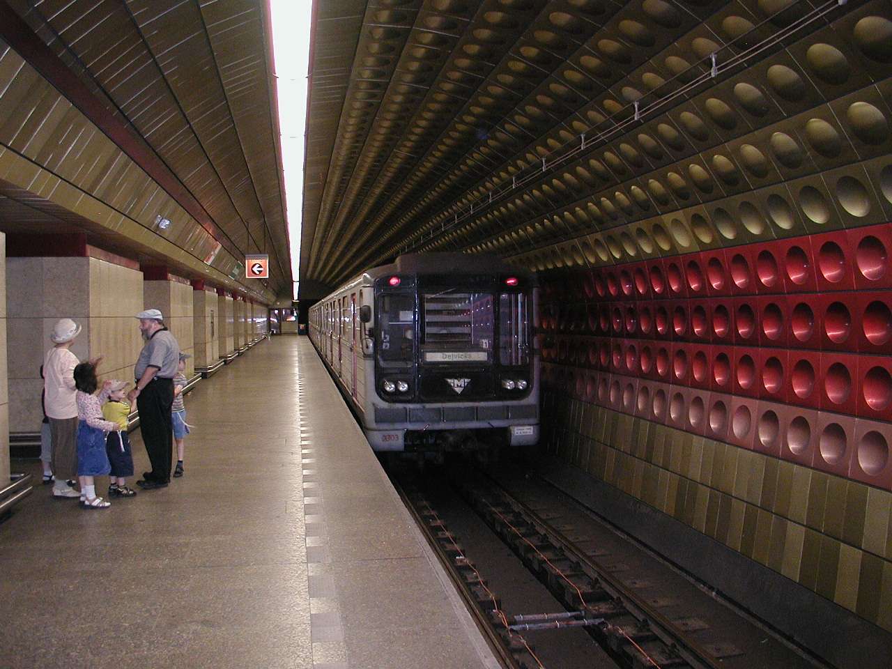 プラハの地下鉄
クリックすると写真を拡大できます